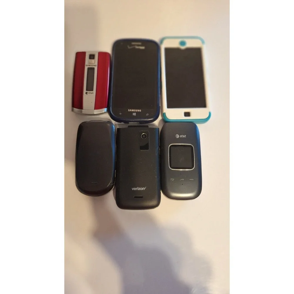 LOT OF 6 VINTAGE FLIP PHONES SAMSUNG LG VERIZON CELL PHONES RETRO